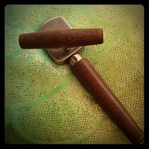 Vintage crank handle can opener